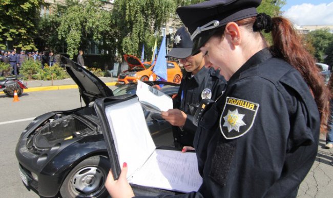 «Причина остановки»: Водителей отучат спорить с полицейскими