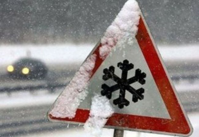 Поліція дала поради учасникам дорожнього руху щодо безпечної поведінки взимку
