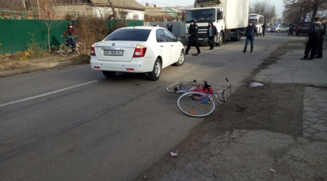 В результате столкновения с автомобилем травмирован велосипедист 