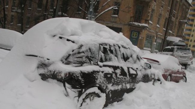 Чим очистити машину від снігу