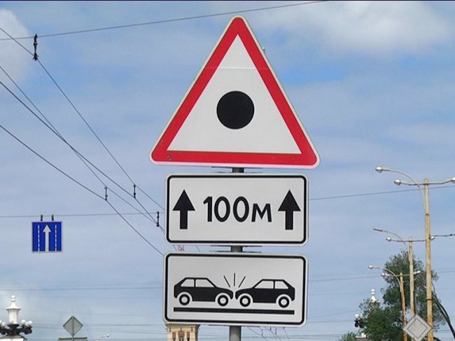 Дорожні знаки України: пригадуємо найголовніше