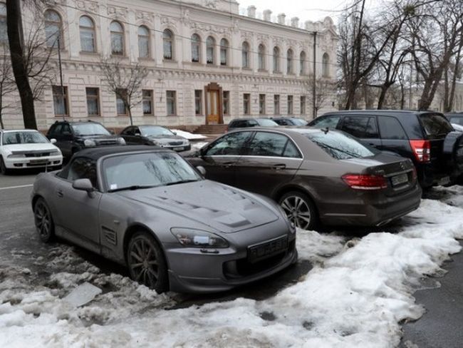 После растаможивания можно продавать и дарить: как в Украине изменились правила регистрации машин