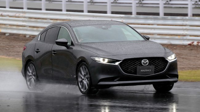 Mazda выводит в продажу Mazda3 с инновационным мотором