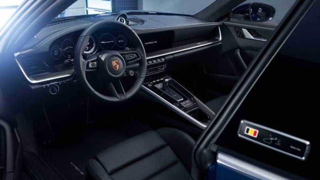 Новый Porsche 911 получил спецверсию в честь известного автогонщика