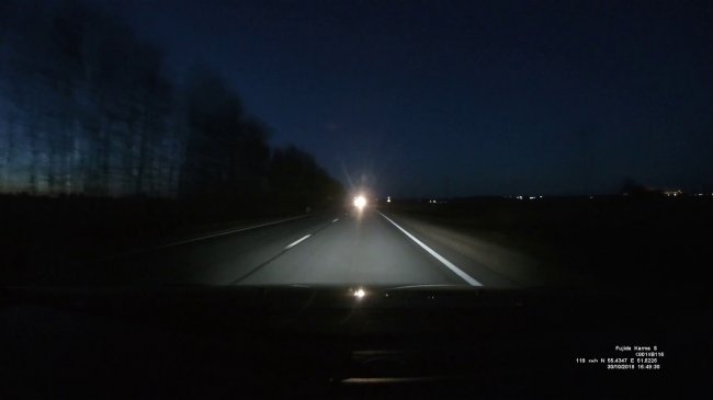 Приёмы, позволяющие опытным водителям даже с плохими фарами хорошо видеть ночную дорогу