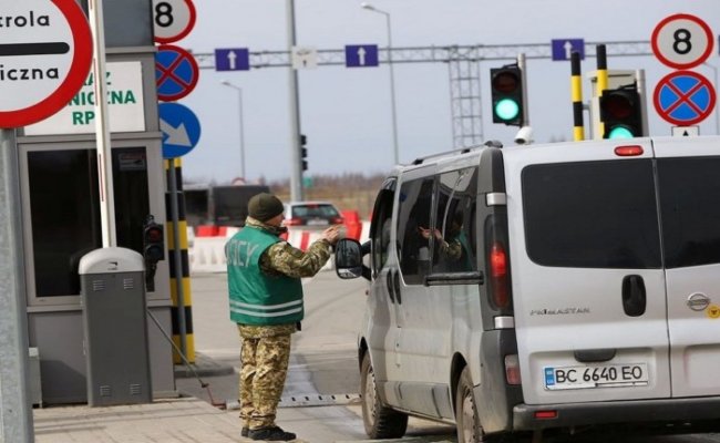 Як виїхати з України на автомобілі під час карантину: правила проїзду