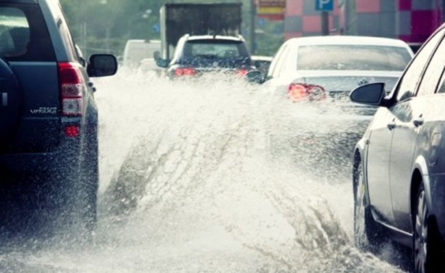 Безопасное вождение в дождь:  главные секреты