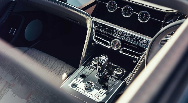 Bentley представила новый суперкар, который разгоняется до 318 км/ч