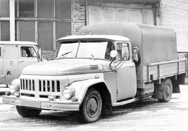 Зачем в СССР производили грузовики с комфортом лимузина, способные разгоняться до 170 км/ч