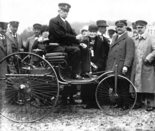Как появился самый первый в мире бензиновый автомобиль