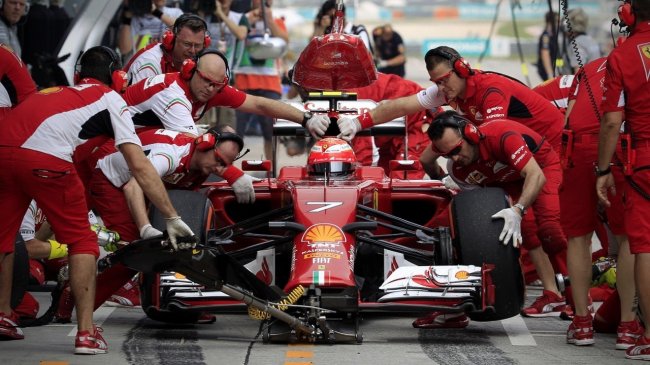 Как механикам удаётся так быстро менять колёса в болидах "Формулы-1" 